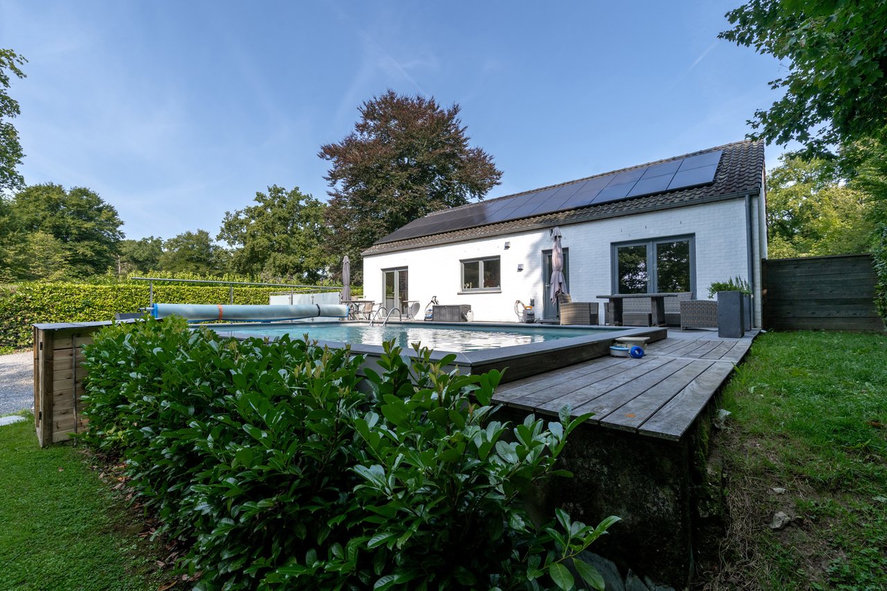 Bungalow avec piscine et jardin orienté plein sud