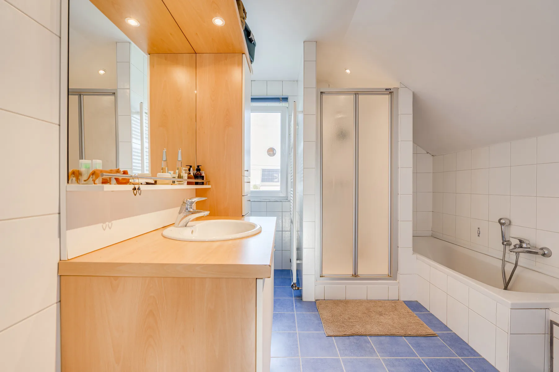 6f03cd41bd854bfc95433f89b87a75eb