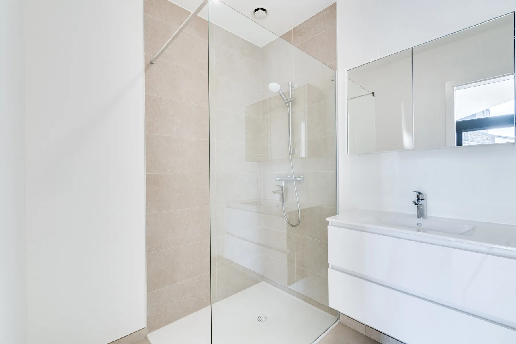 dd5bbbda6da742c8af941d56fbf22e9f